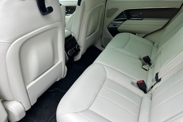 New 2026 Carpathian Grey Land Rover SE image 11