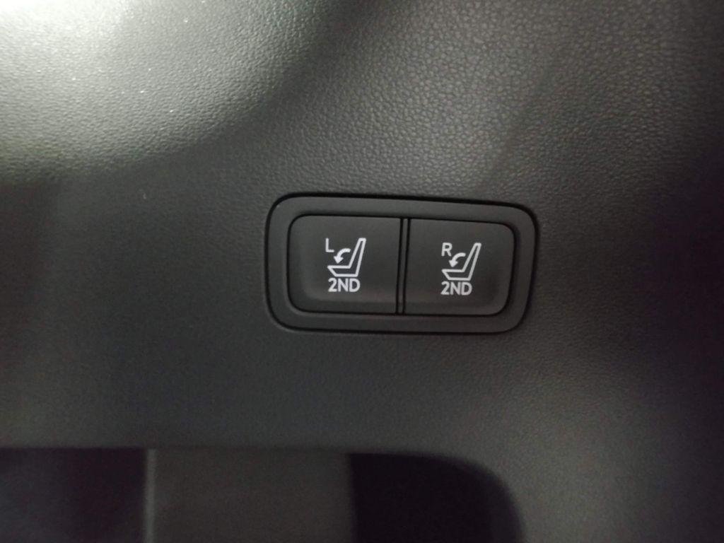 New 2026 White Hyundai SE image 17