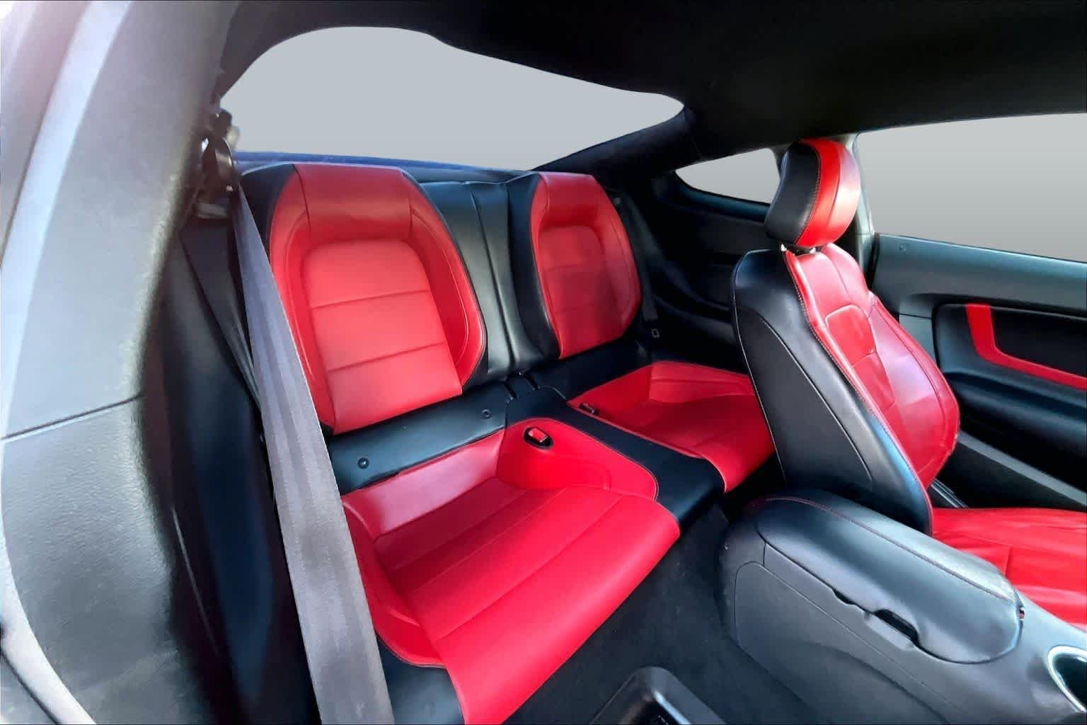 Used 2019 Magnetic Metallic Ford GT Premium image 19