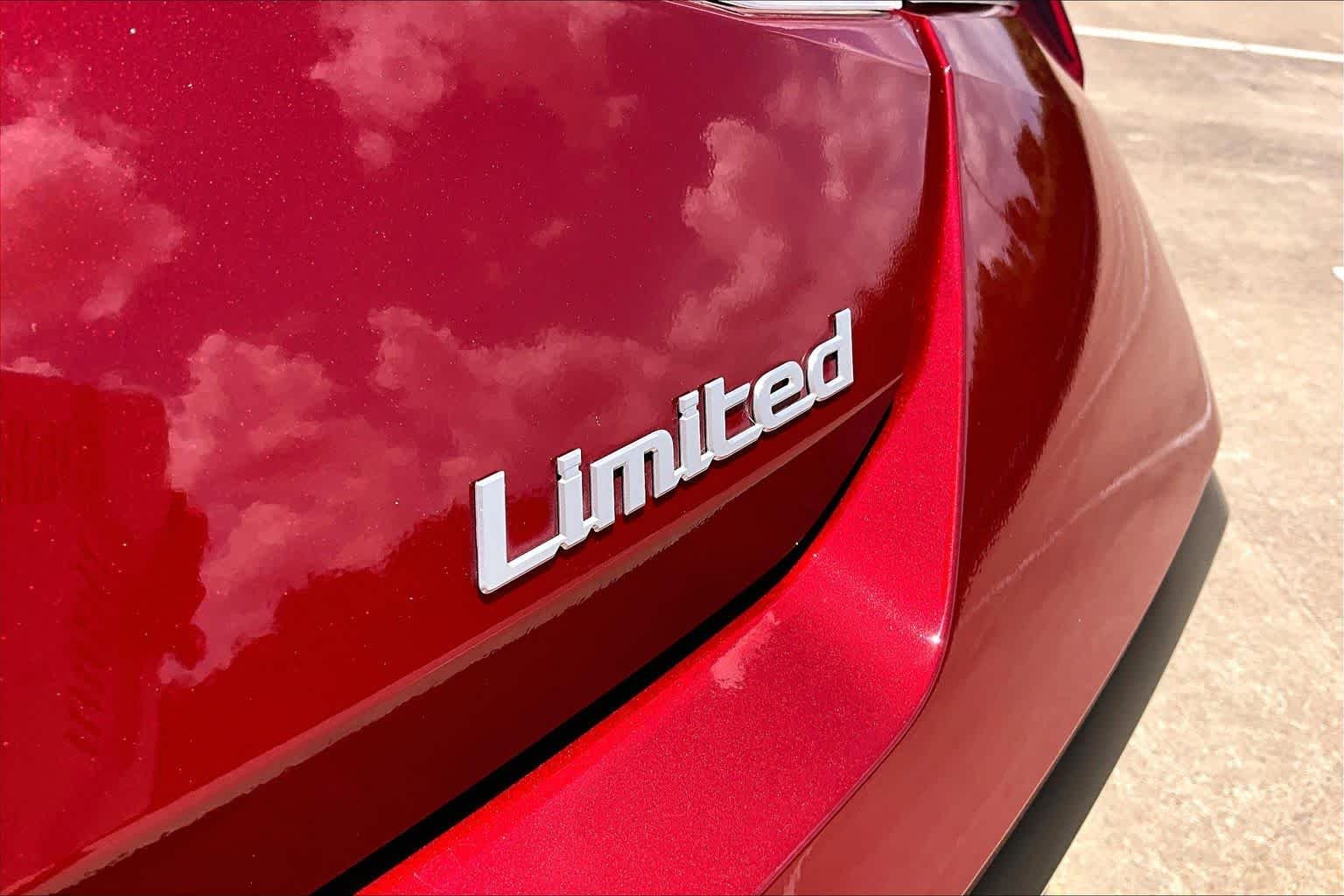2025 Hyundai Elantra Limited - Photo 9