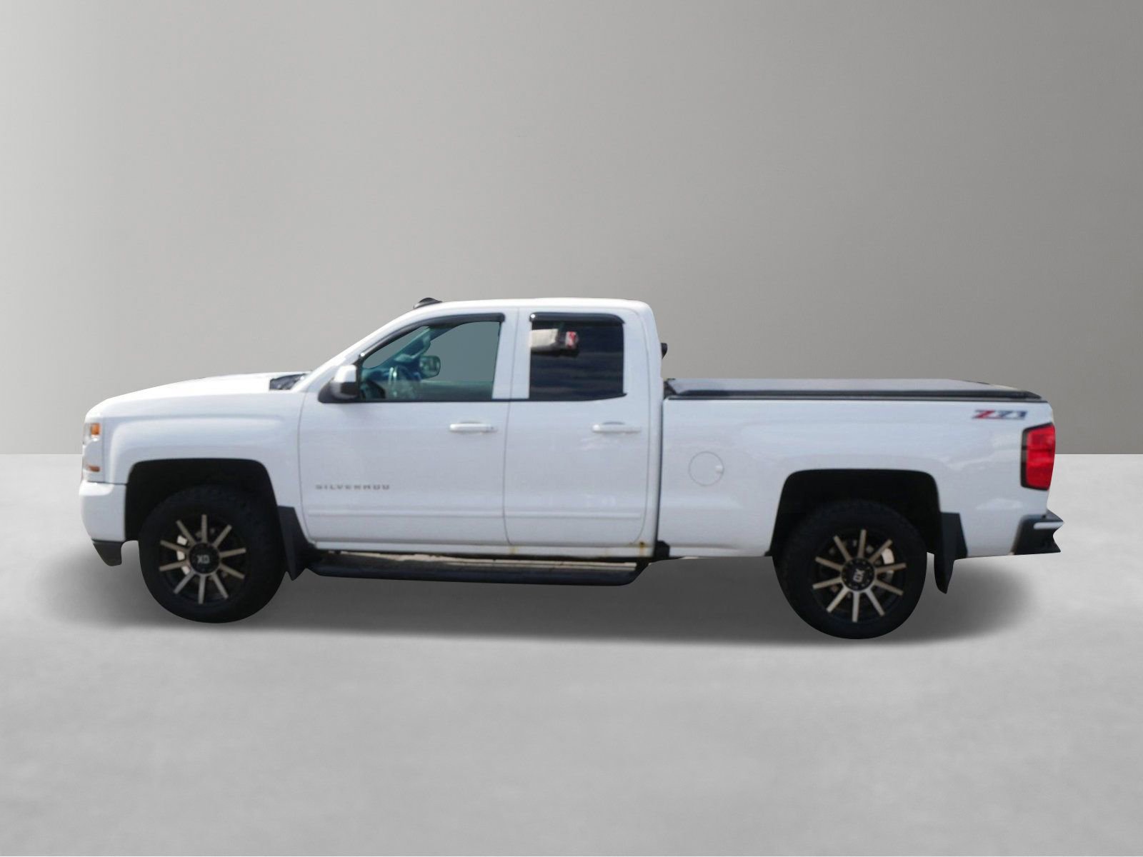 Used 2017 Chevrolet Silverado 1500 LT with VIN 1GCVKREC4HZ168013 for sale in White Bear Lake, Minnesota