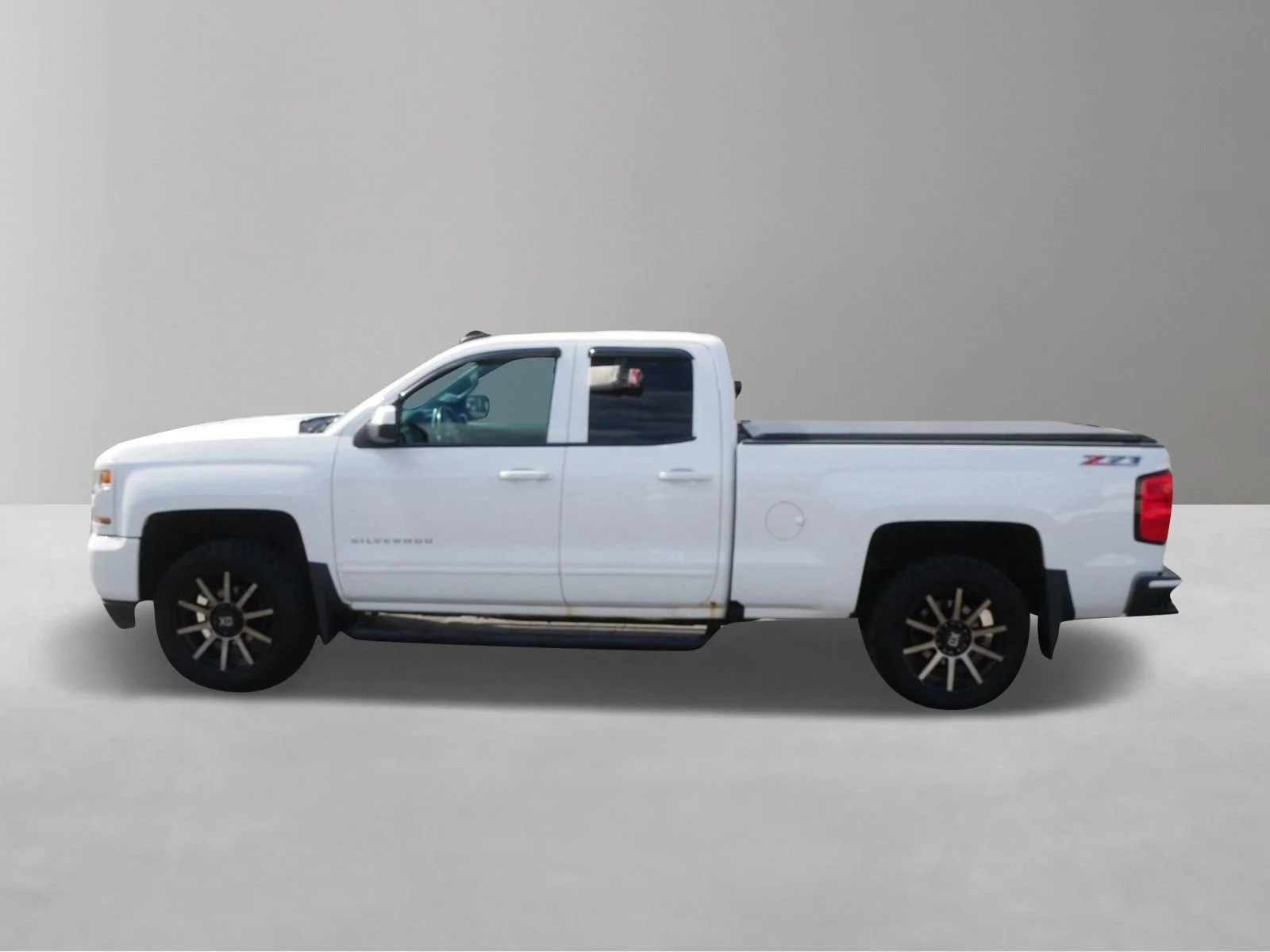 Used 2017 Chevrolet Silverado 1500 LT with VIN 1GCVKREC4HZ168013 for sale in White Bear Lake, Minnesota