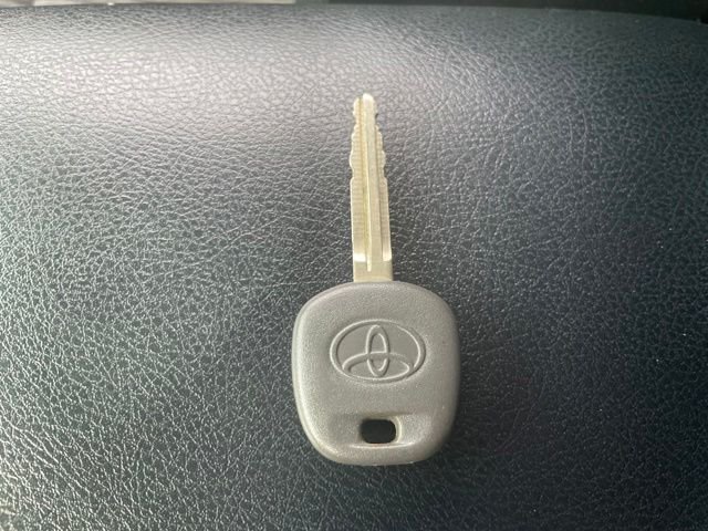 Used 2014 White Toyota SR5 image 25
