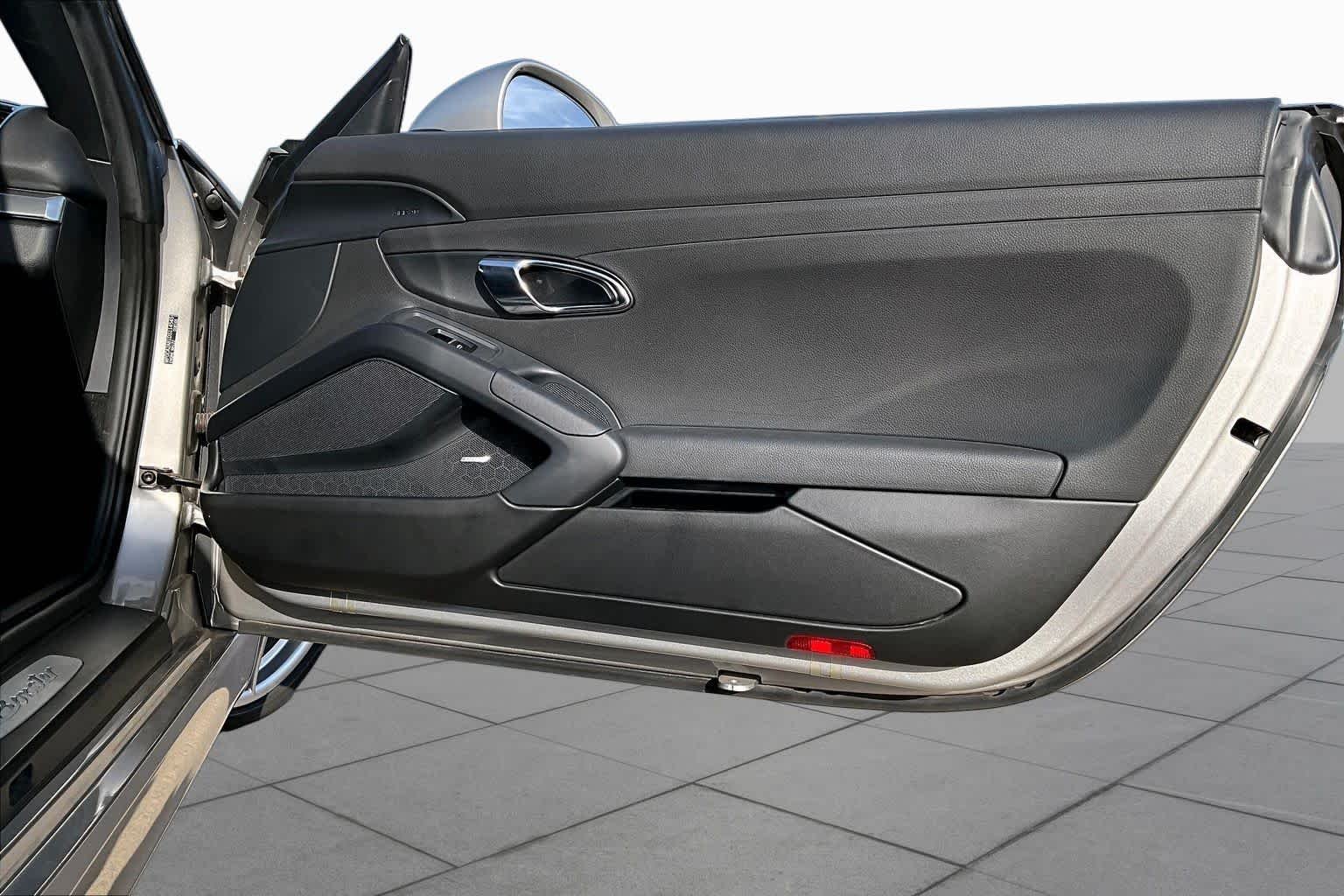 Used 2013 Platinum Silver Metallic Porsche  image 19
