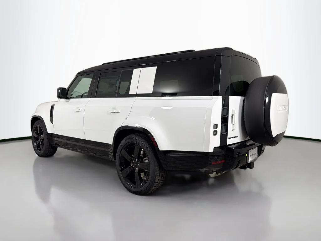 New 2026 Fuji White Land Rover X-Dynamic SE image 7