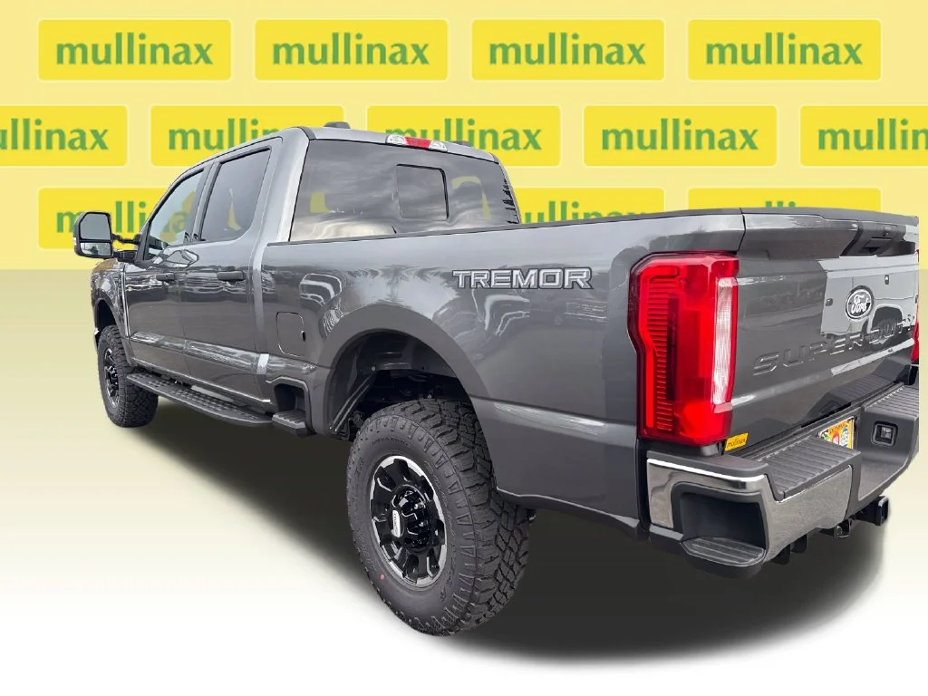 New 2027 Gray Ford XLT image 6