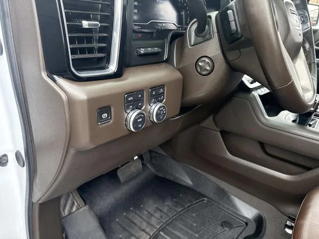 Used 2025 White GMC Denali image 22