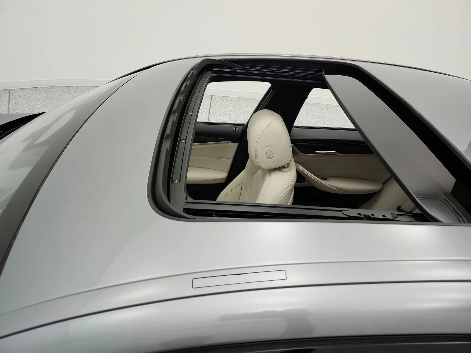 Used 2023 Skyscraper Gray Metallic BMW 530i xDrive Sedan image 16