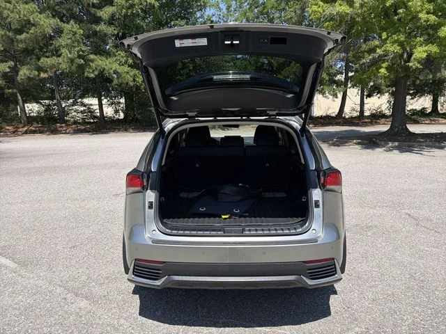 Used 2018 Silver Lexus 300h image 26