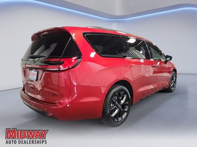 New 2026 Red Hot Pearl-Coat Exterior Paint Chrysler Select image 5