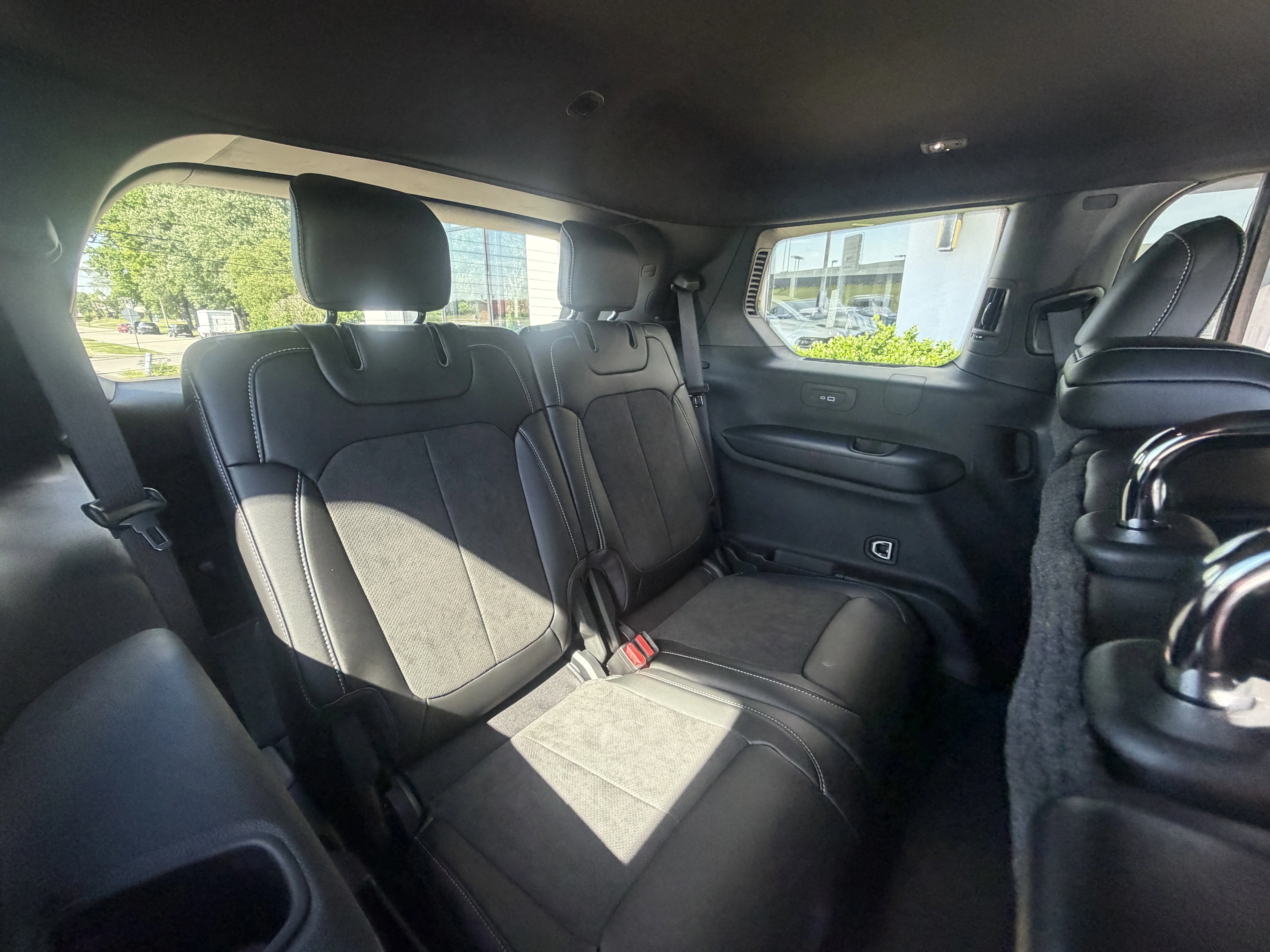 New 2026 Bright White Clear-Coat Exterior Paint Jeep Altitude image 26