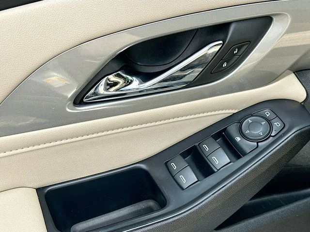 Used 2022 Silver Chevrolet LS image 17