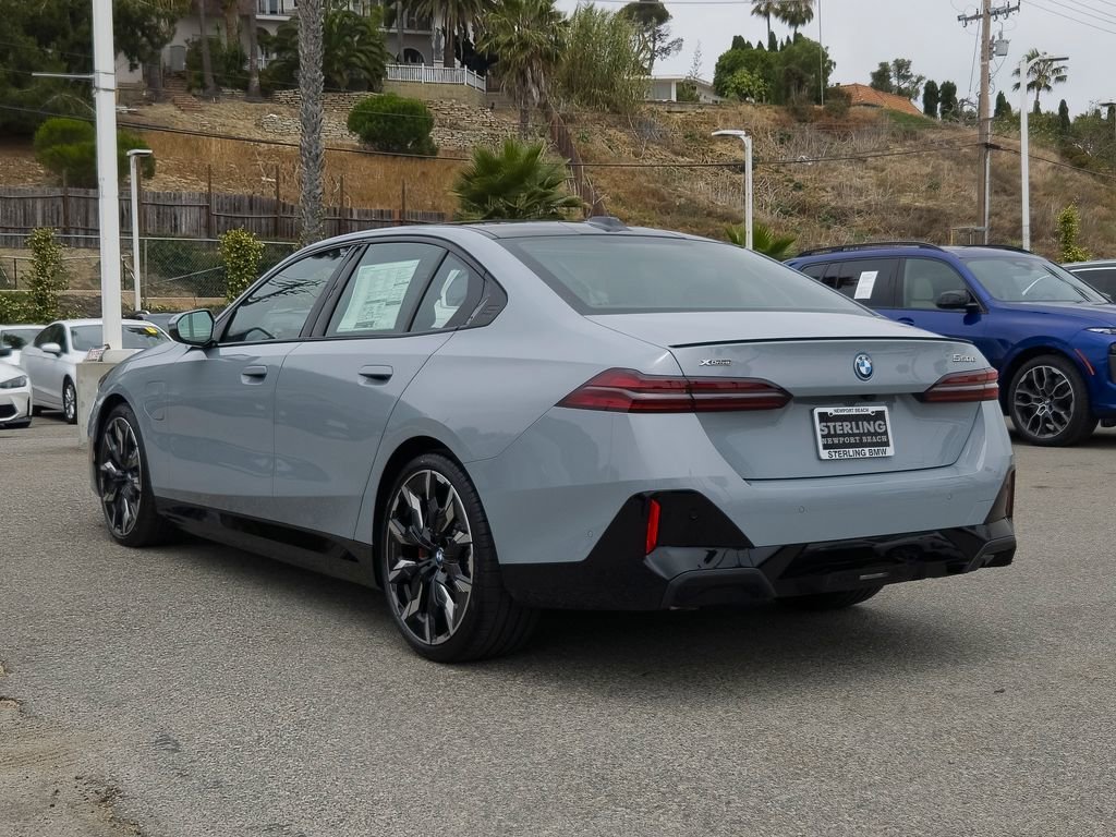New 2027 Brooklyn Grey Metallic BMW 550e xDrive image 17