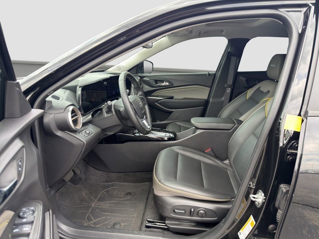 Used 2025 Mosaic Black Metallic Chevrolet ACTIV image 9