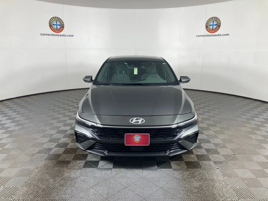 Used 2025 Gray Hyundai SEL Convenience image 17