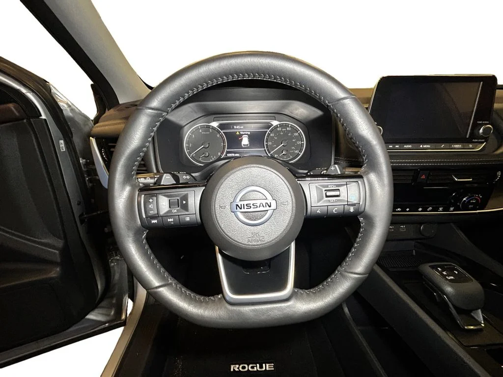 Used 2021 Brilliant Silver Nissan SV image 13