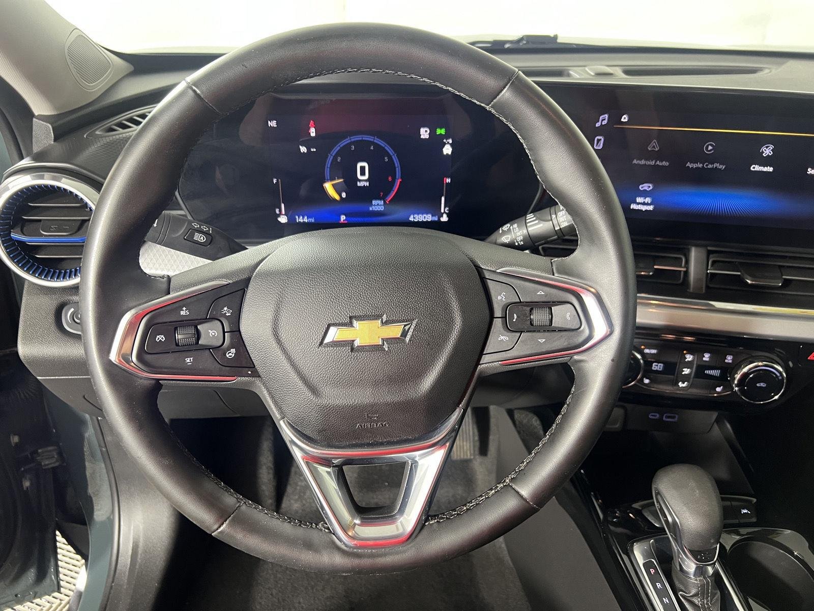 Used 2025 Cypress Gray Chevrolet LT image 15