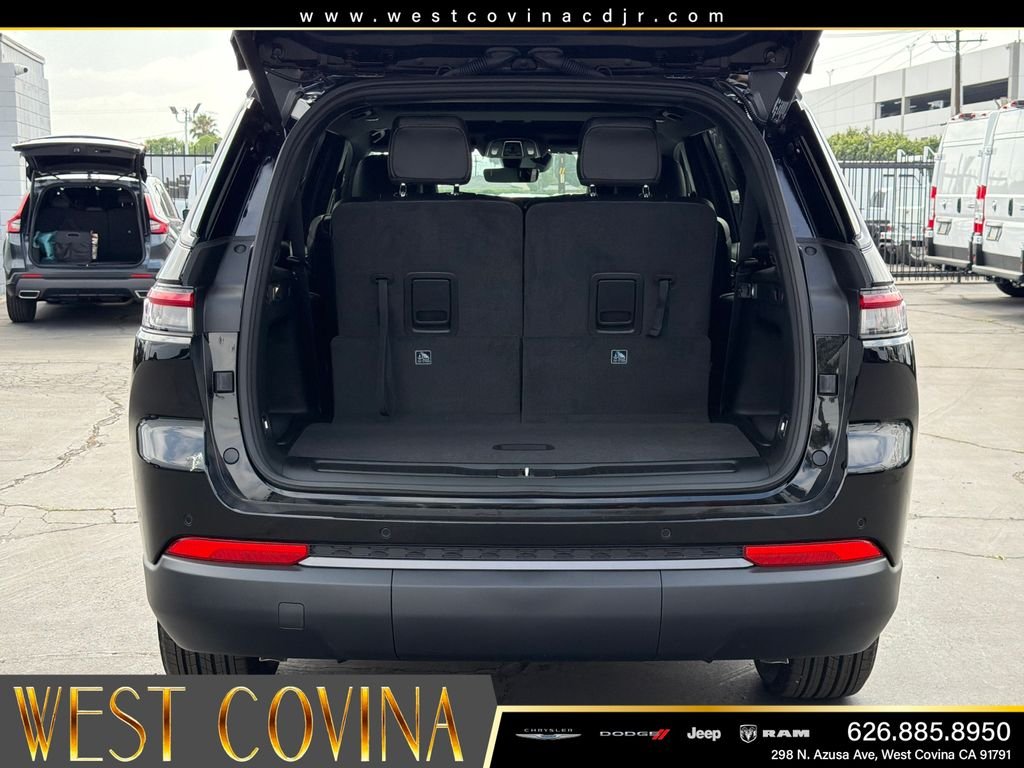 New 2026 Diamond Black Crystal Pearl-Coat Exterior Paint Jeep Altitude image 20