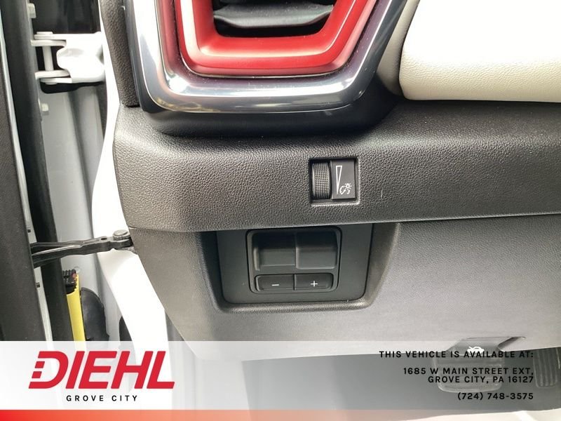Used 2024 White GMC AT4X image 25