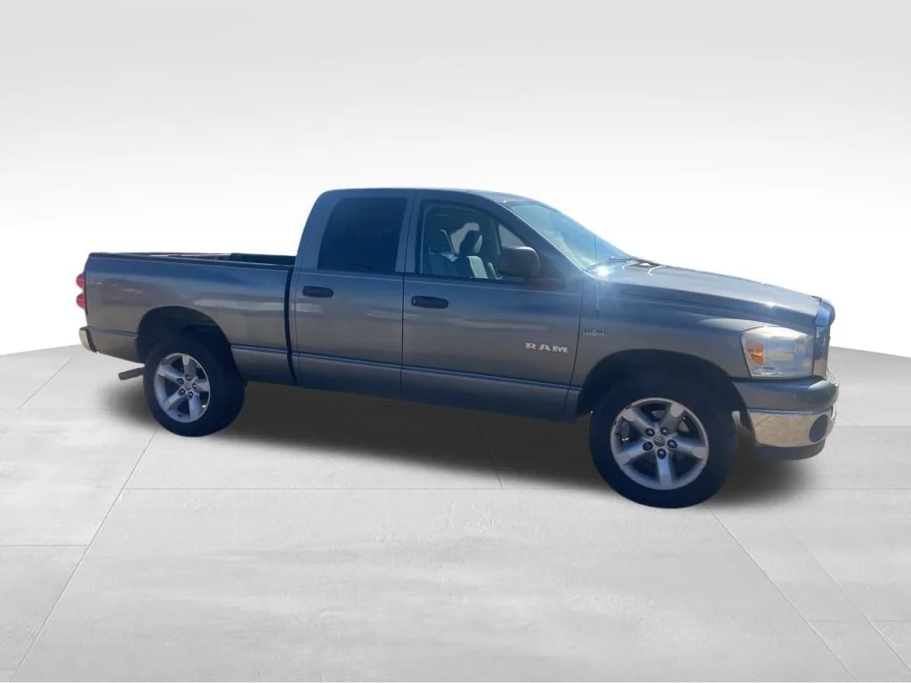 Used 2008 Gray Dodge SLT image 22