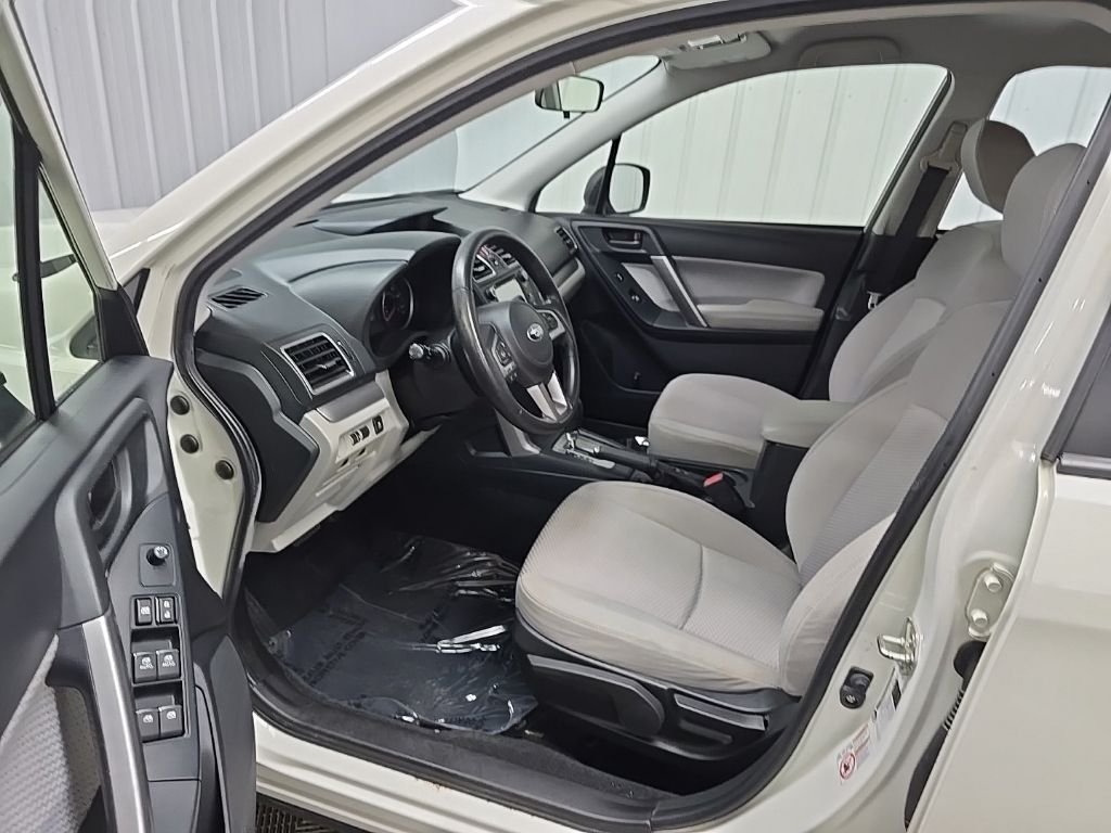 Used 2018 White Subaru 2.5i image 30