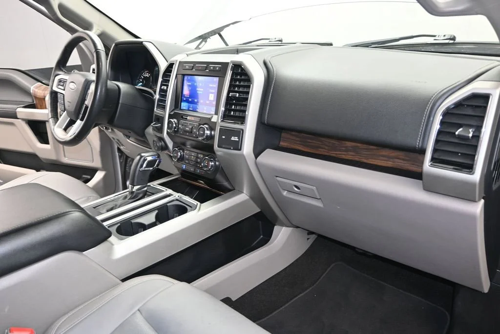 Used 2020 Silver Ford Lariat image 27