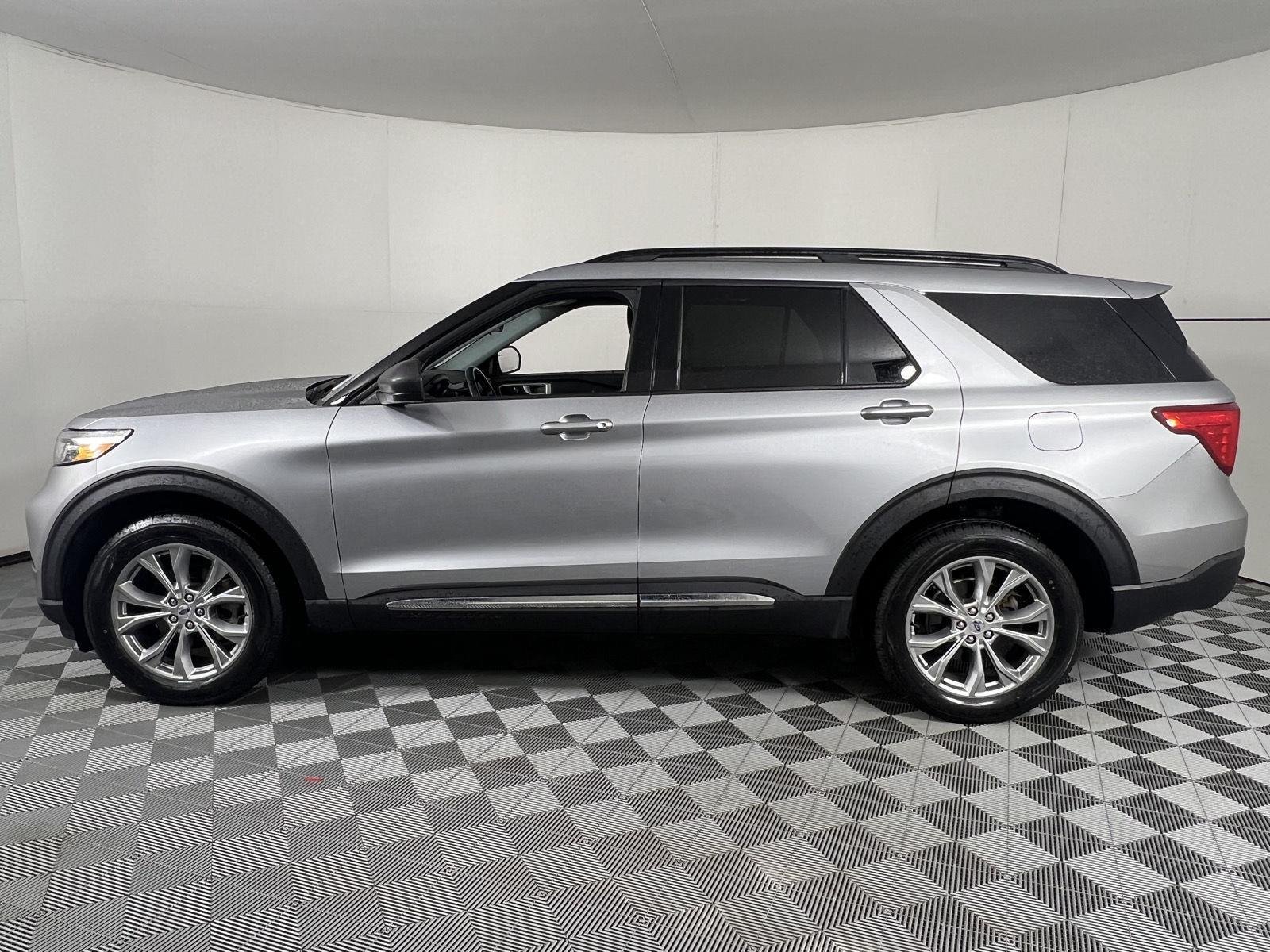 Used 2023 Iconic Silver Ford XLT image 8