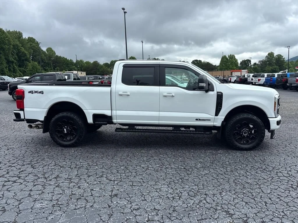 Used 2025 White Ford Lariat image 9