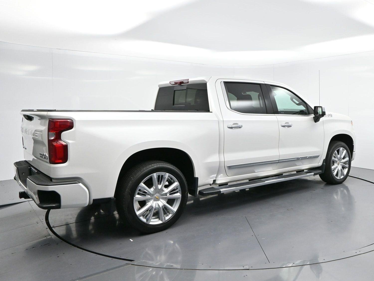 Used 2024 Iridescent Pearl Tricoat Chevrolet High Country image 7
