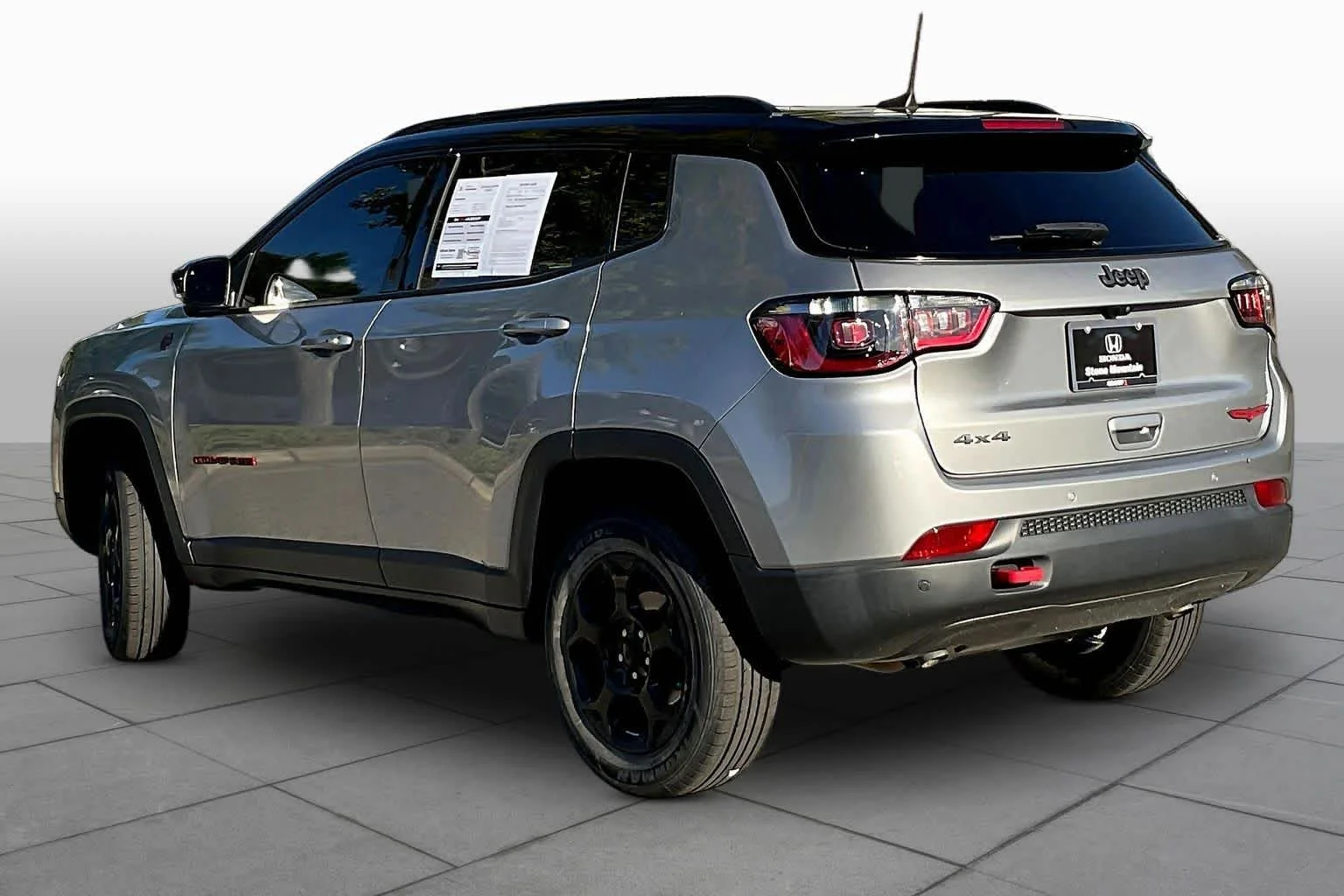 Used 2023 Billet Silver Metallic Clearcoat Jeep Trailhawk image 12