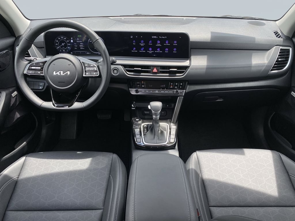 Used 2026 Clear White/Black Roof Kia SX image 15