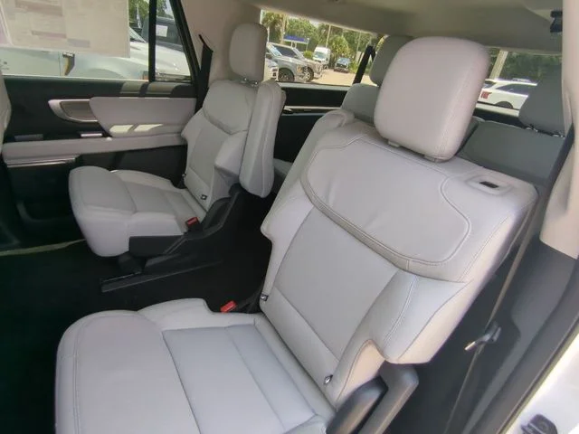 New 2027 Star White Metallic Tri-Coat Ford MAX Platinum image 16