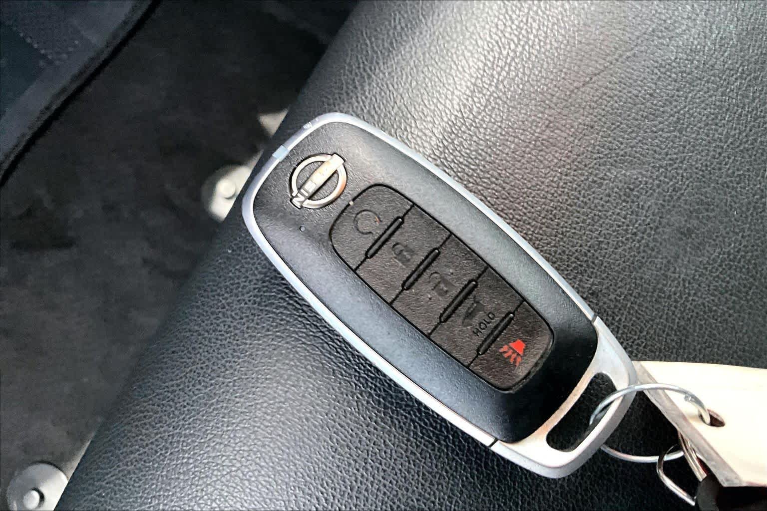 Used 2023 Boulder Gray Pearl Nissan SL image 15