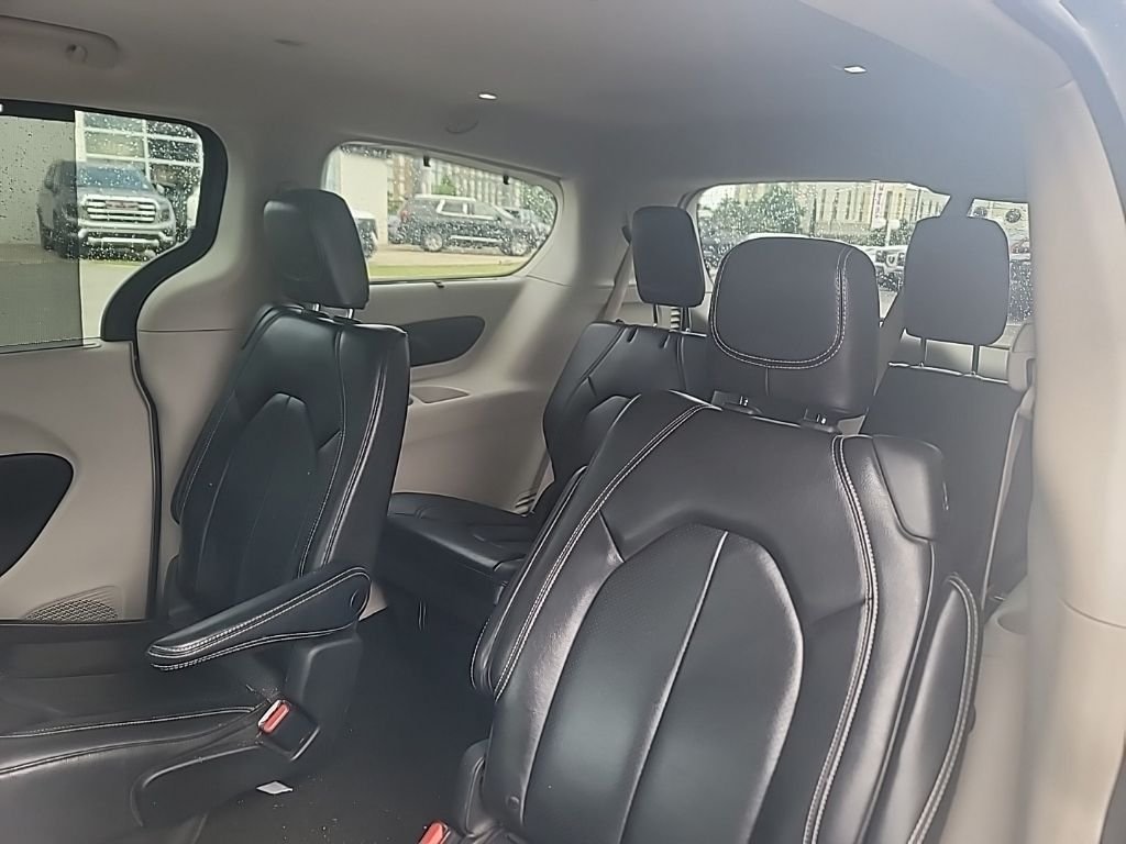 Used 2022 White Chrysler Touring L image 9