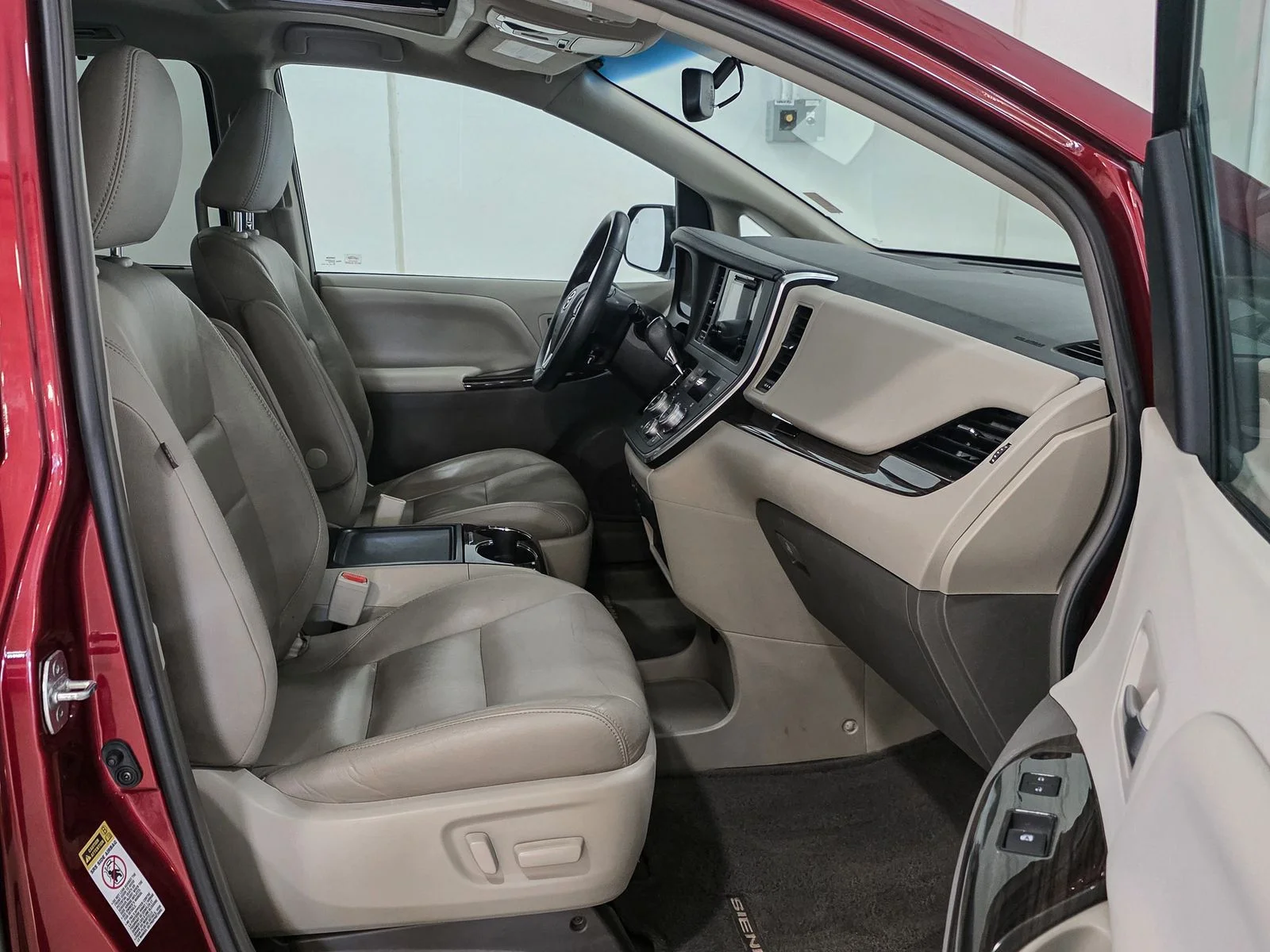 Used 2016 Red Toyota XLE image 21