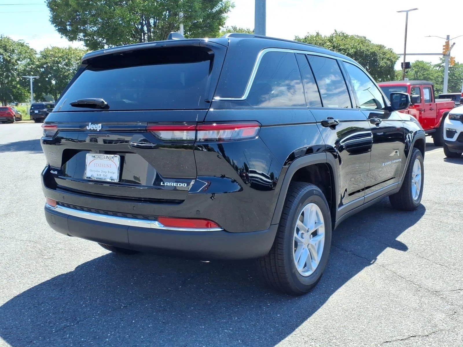 New 2026 Baltic Gray Metallic Clear-Coat Exterior Paint Jeep Laredo X image 2