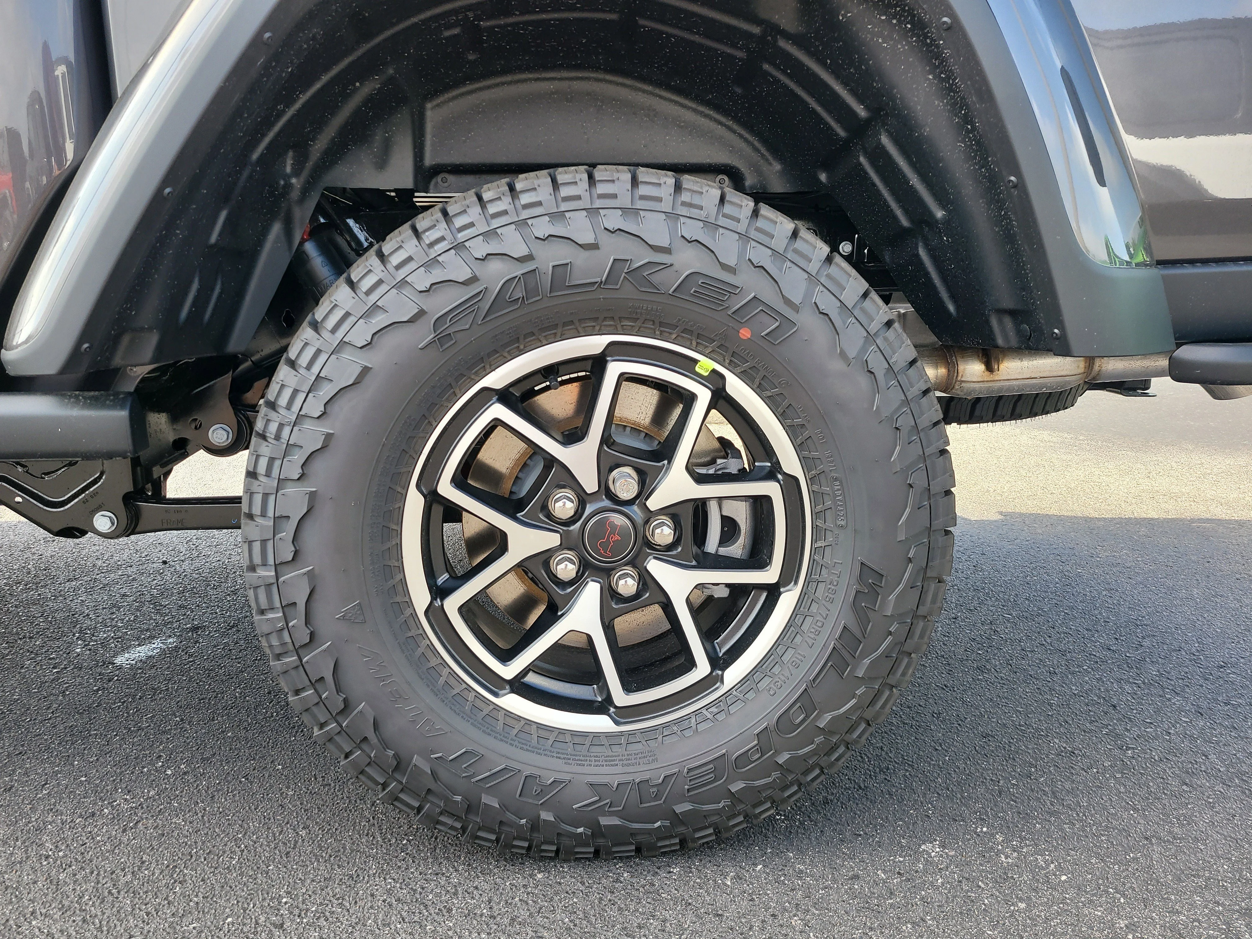 New 2026 Granite Crystal Metallic Clearcoat Jeep Rubicon X image 9