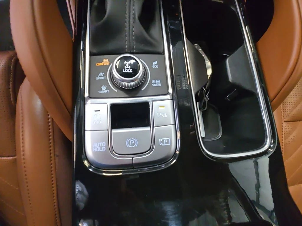 Used 2025 White Kia SX-Prestige X-Line image 20
