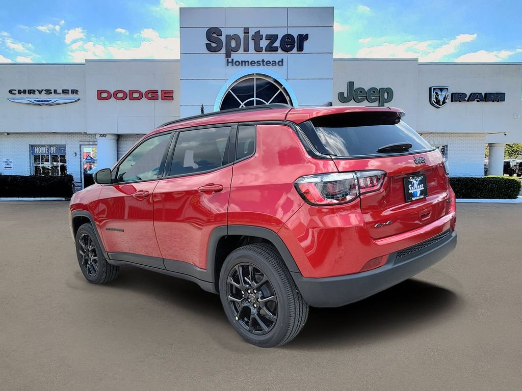 New 2026 Red Hot Pearl-Coat Exterior Paint Jeep Latitude image 3