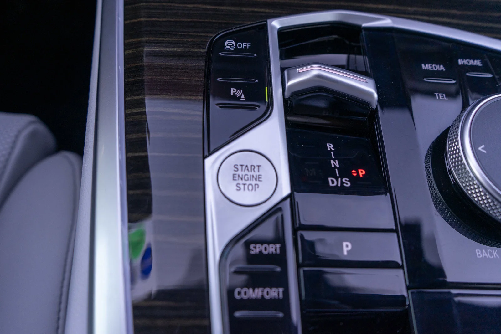 Used 2024  BMW xDrive40i image 25