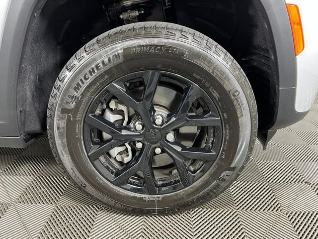 Used 2026 Silver Jeep Altitude image 11