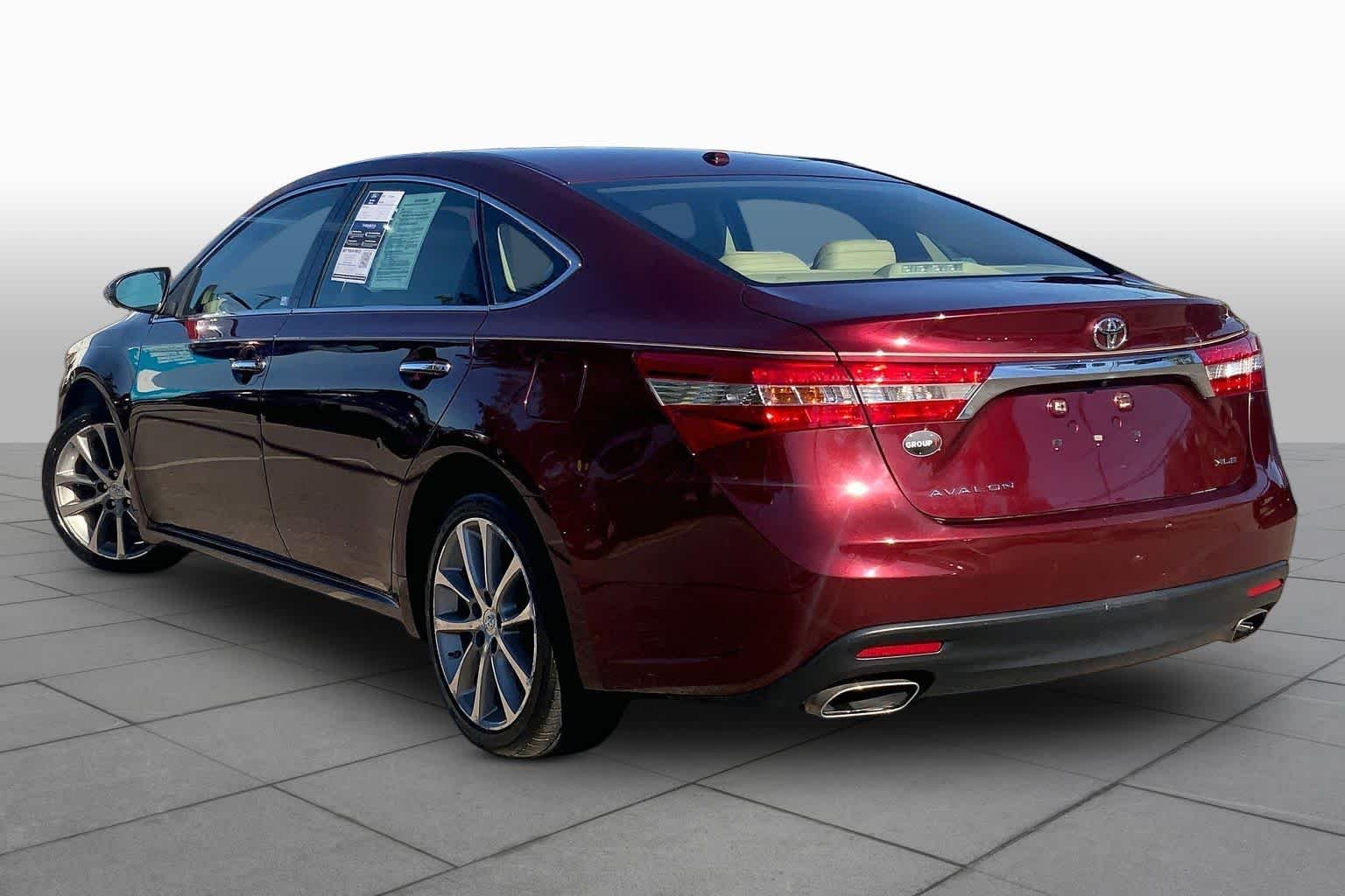 Used 2015 Ooh La La Rouge Mica Toyota XLE Touring image 22