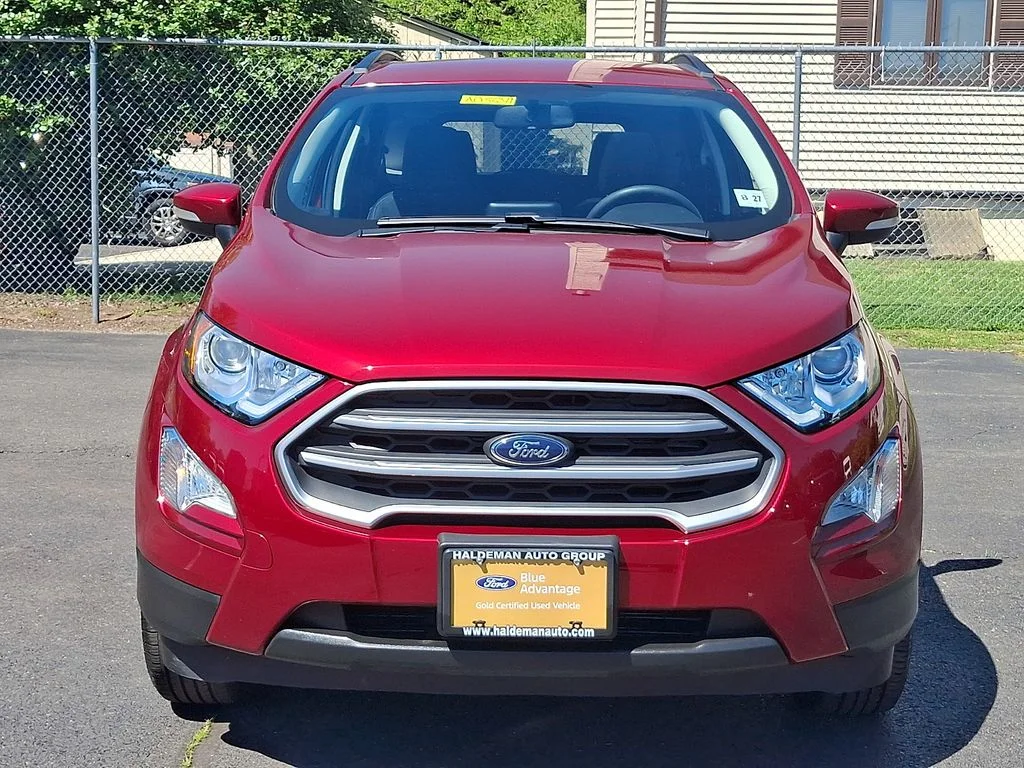 Used 2022 Red Ford SE image 2