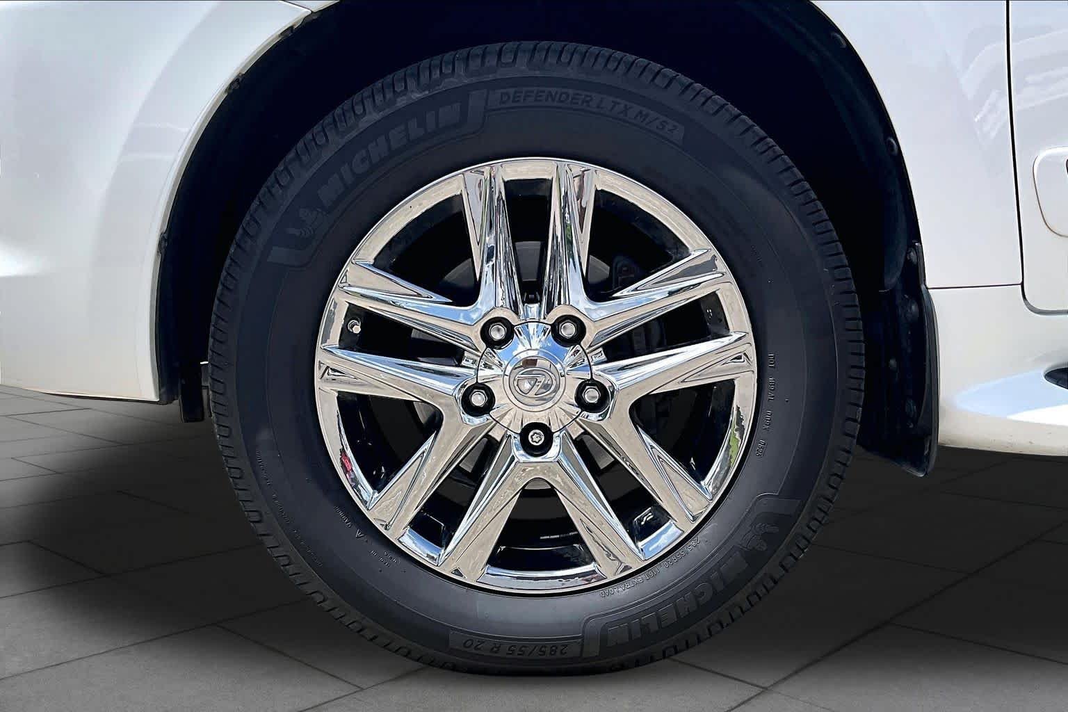 Used 2014 Starfire Pearl Lexus  image 9