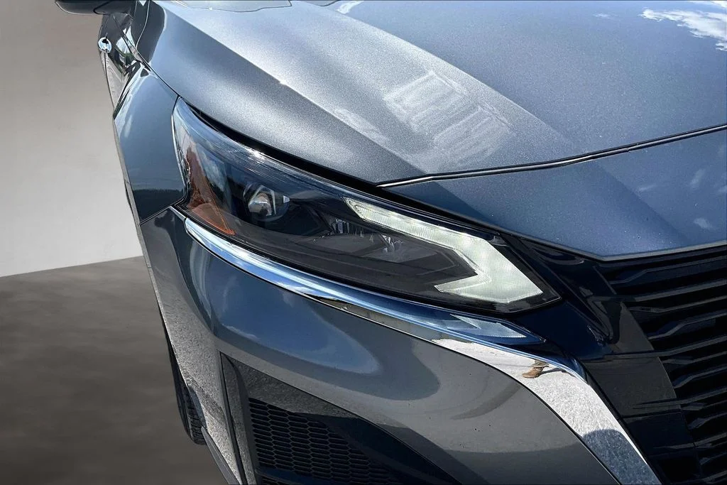 Used 2025 Gray Nissan 2.5 SV image 28