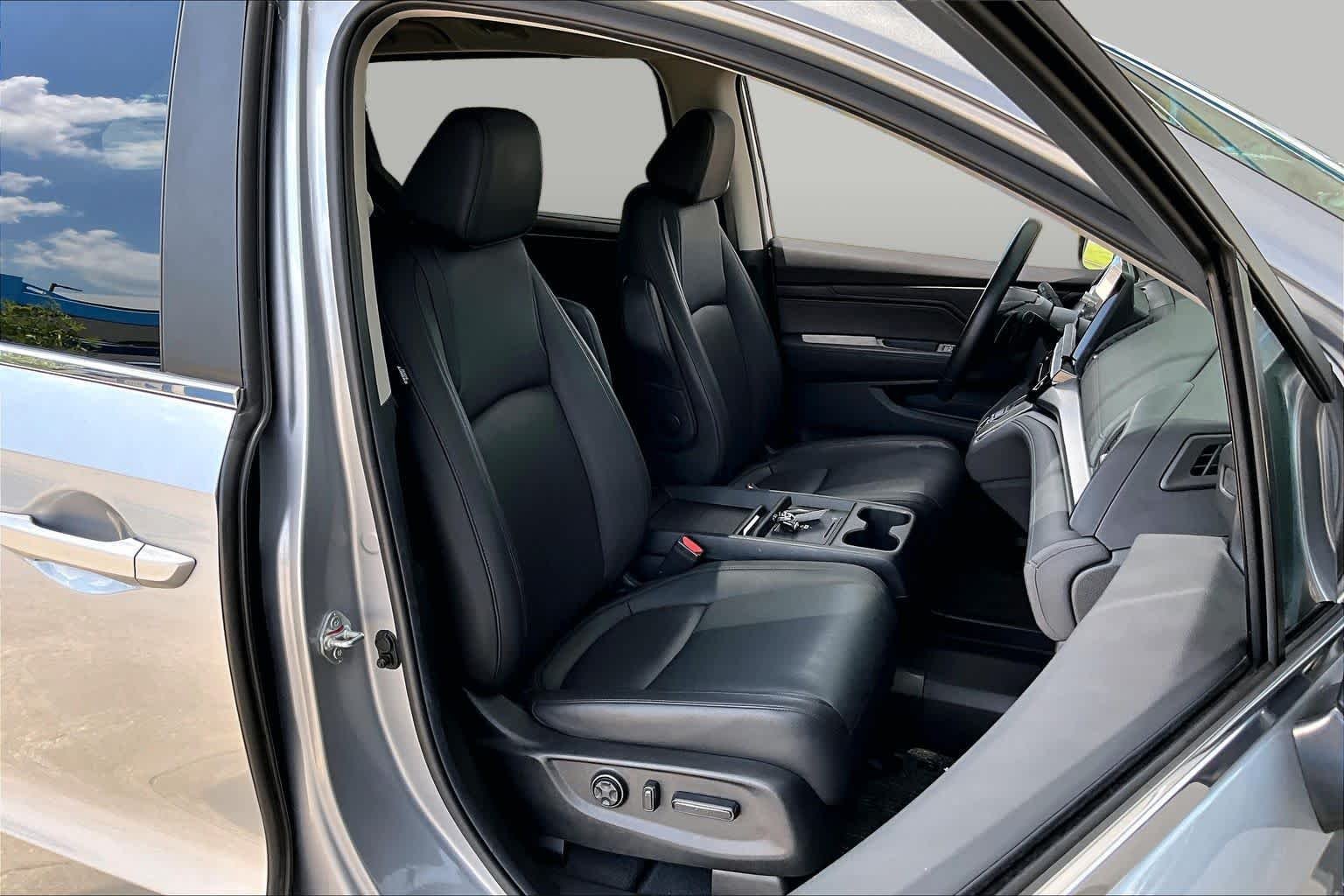 Certified Used 2025 Modern Steel Metallic Honda EX-L image 9