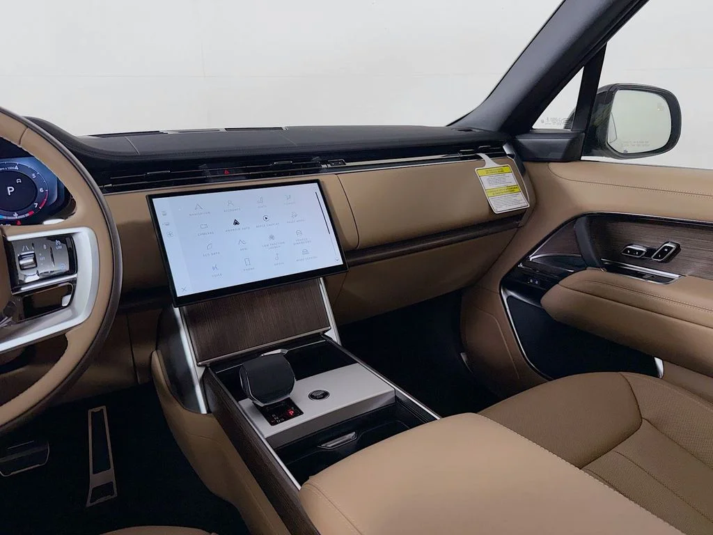 New 2026 Eiger Grey Land Rover SE image 26