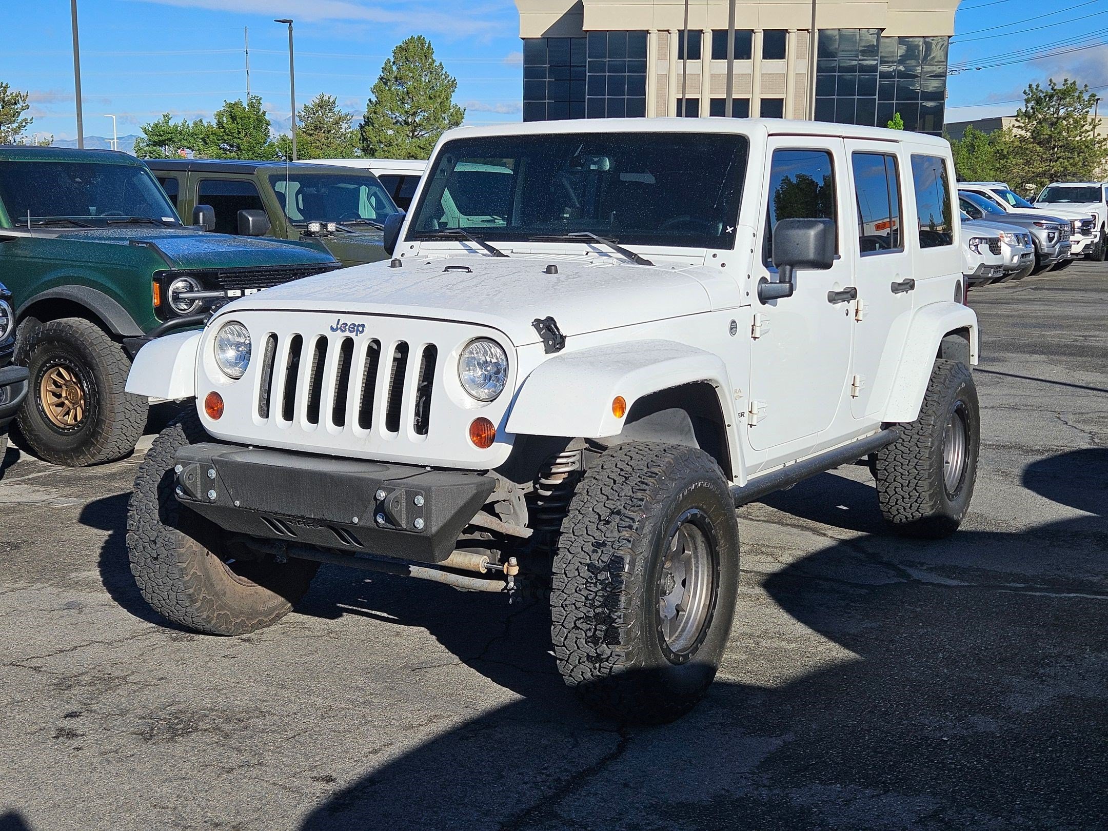 Used 2013 Bright White Clearcoat Jeep Sahara image 8