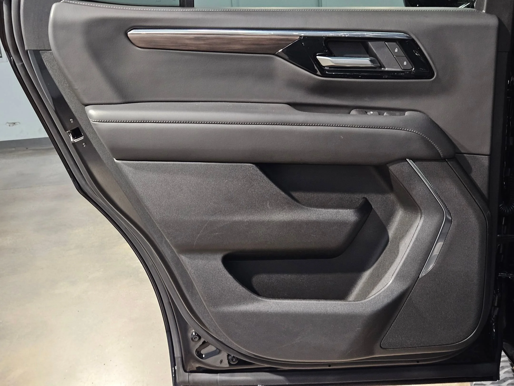 Used 2025 Black Chevrolet Z71 image 34