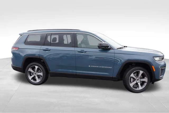 New 2026 Steel Blue Exterior Paint Jeep Limited image 2